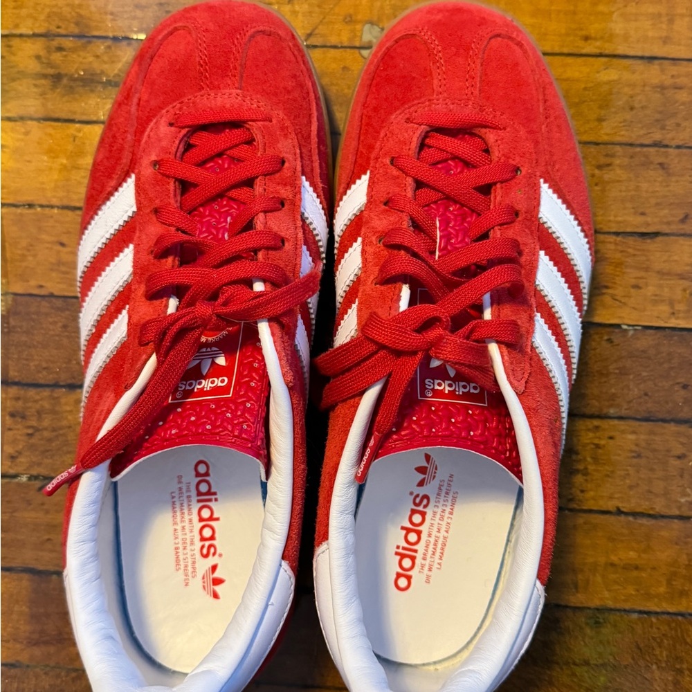 Adidas gazelle scarlet cloud white worn once